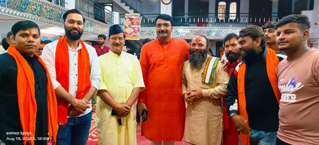 group photo of vikas verma bhagwa harish chandra dobhal anuj walia vishal choudhary ashish baluni